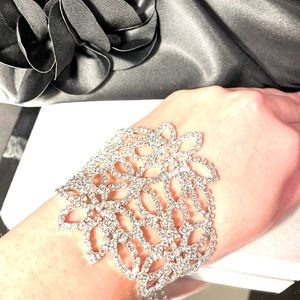 (NEW!) Crystal bracelet